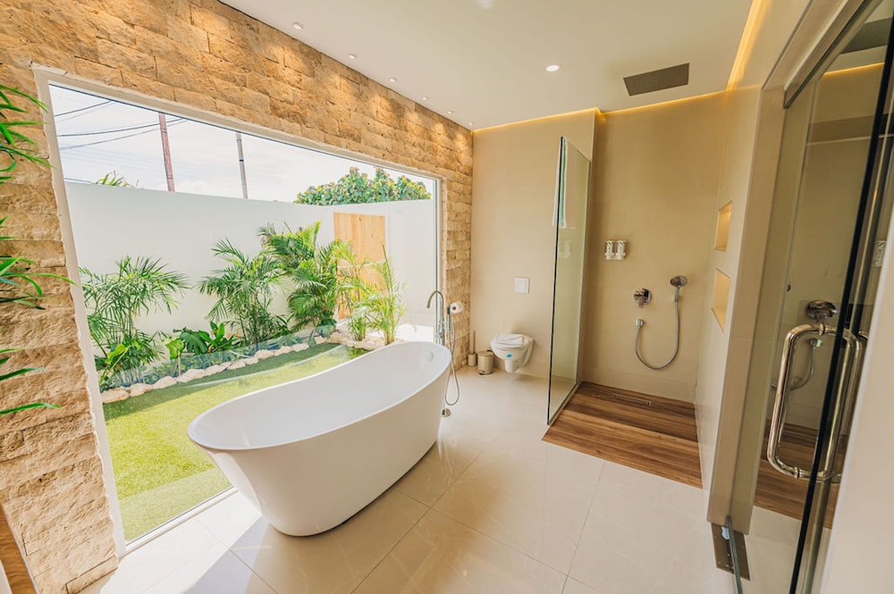 Bohostyle Villa 3min to Beach Hottub 8 Sleeps