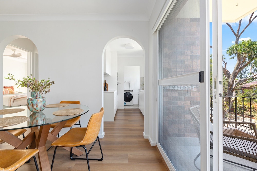 Spacious Apartment Near Cronulla Beach