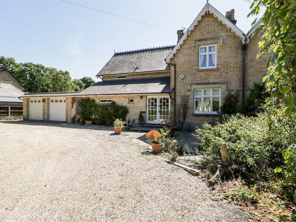 2 Heath Cottages