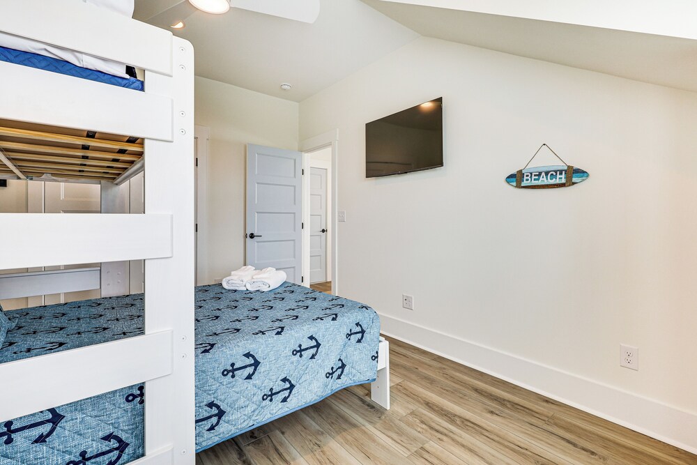 Walk to the Waves: Coastal Kure Beach Retreat