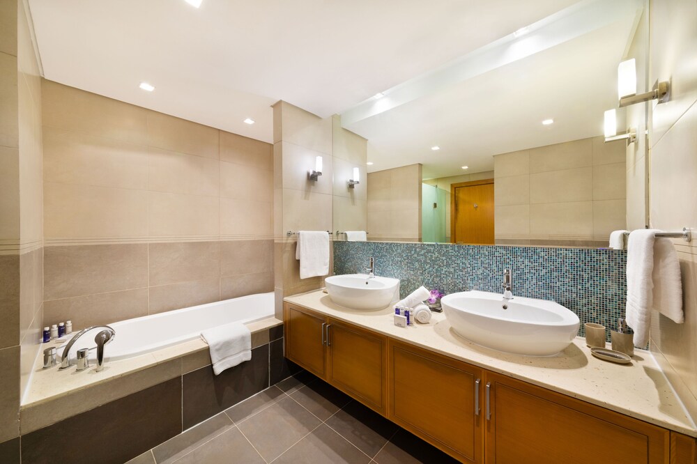 Maison Privee - Exclusive Apt with Seafront Views over Palm Jumeirah