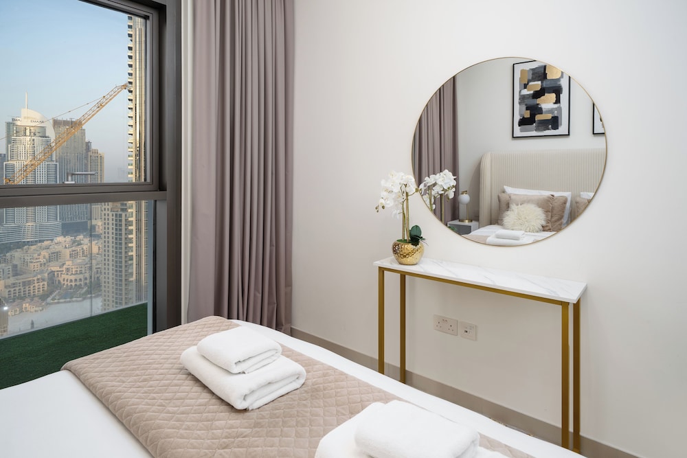 Delujo Stays – Burj Crown Collection