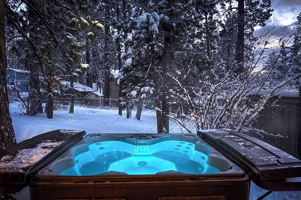 1 Mi to Slopes: Big Bear Ski Haven w/ Hot Tub