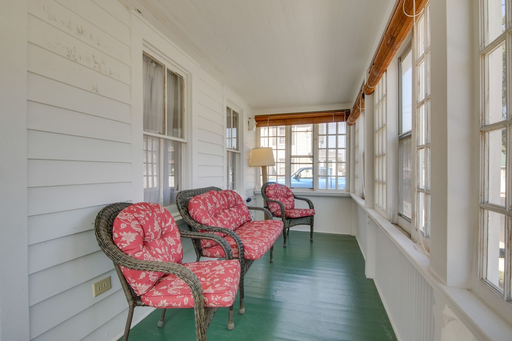 Chincoteague Home w/ Pool - Walkable Location!