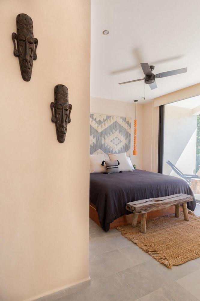 Stylish 2 Level 3 BR Penthouse Stunning Design Private Pool Sun Deck Best Wifi view 2