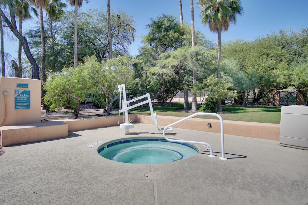 Amazing Desert Views! Tucson Casita on Golf Course