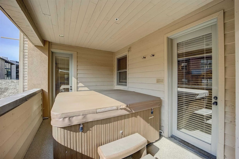 2 Ski-in/ski-out Condos w/ Hot Tubs Deer Valley Mont Cervin by Avantstay