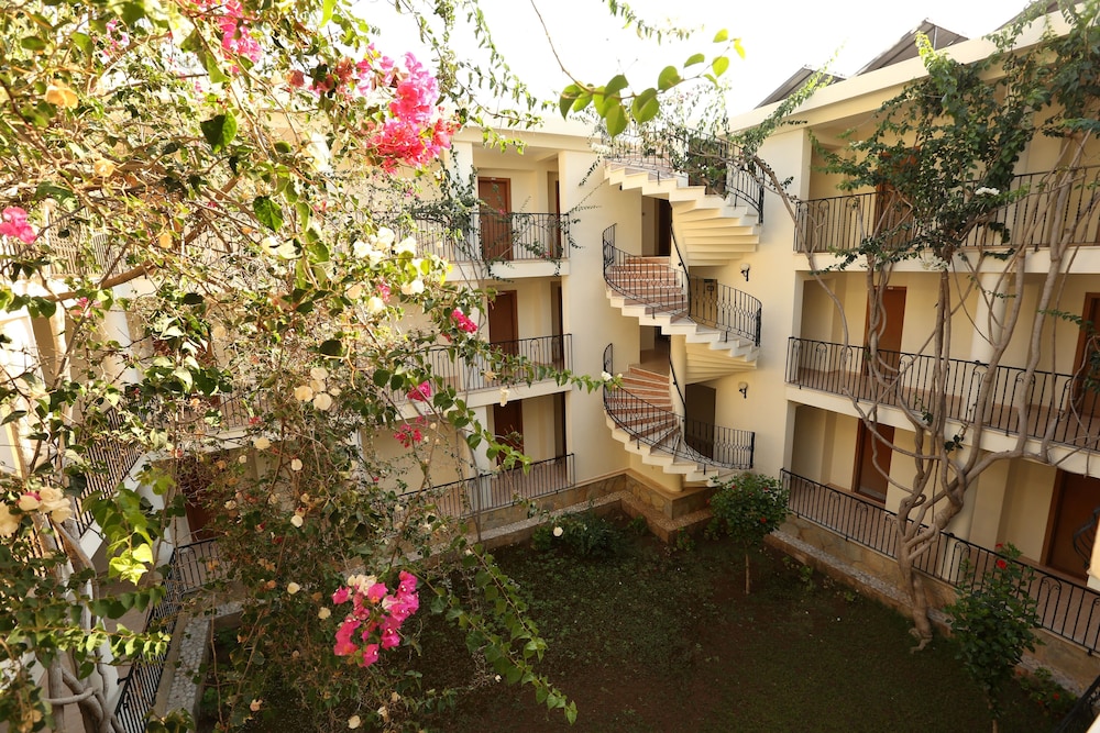 Mavruka Hotel - Image 8