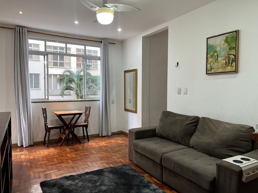 Spacious apartment on Copacabana beach