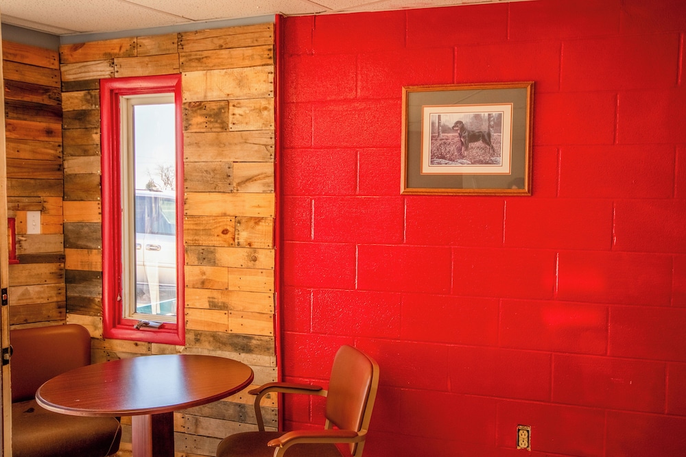 OYO Crossroads Inn
