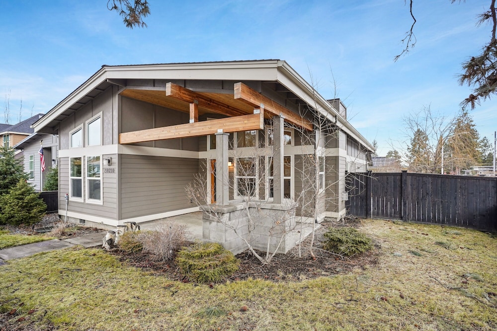 Dwell 30 Days Minimum 3 Bedroom Home by RedAwning