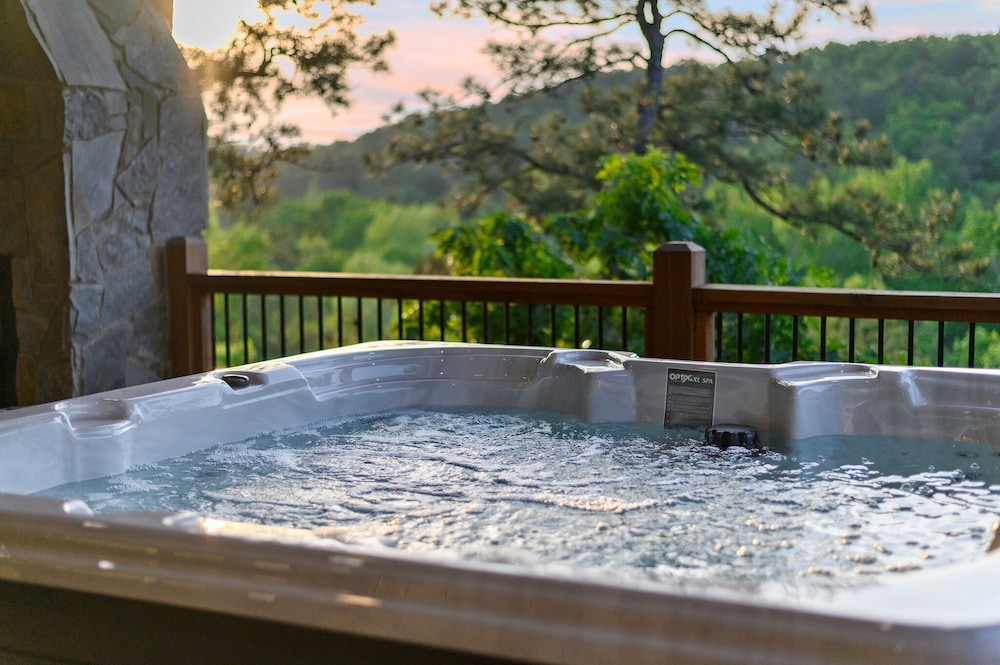 Luxury Retreat in Broken Bow