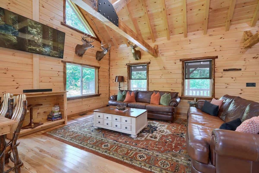 Seven Pines Cabin - Secluded in Hocking Hills