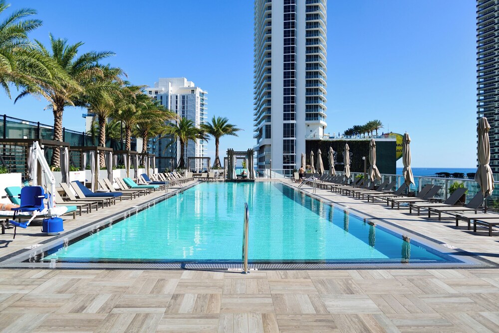40th-Floor Gem Top Views & Amenities