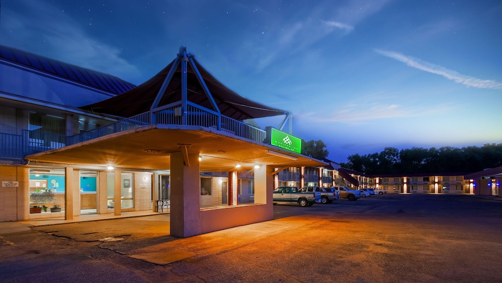 Hotel Marifah Inn - Image 1