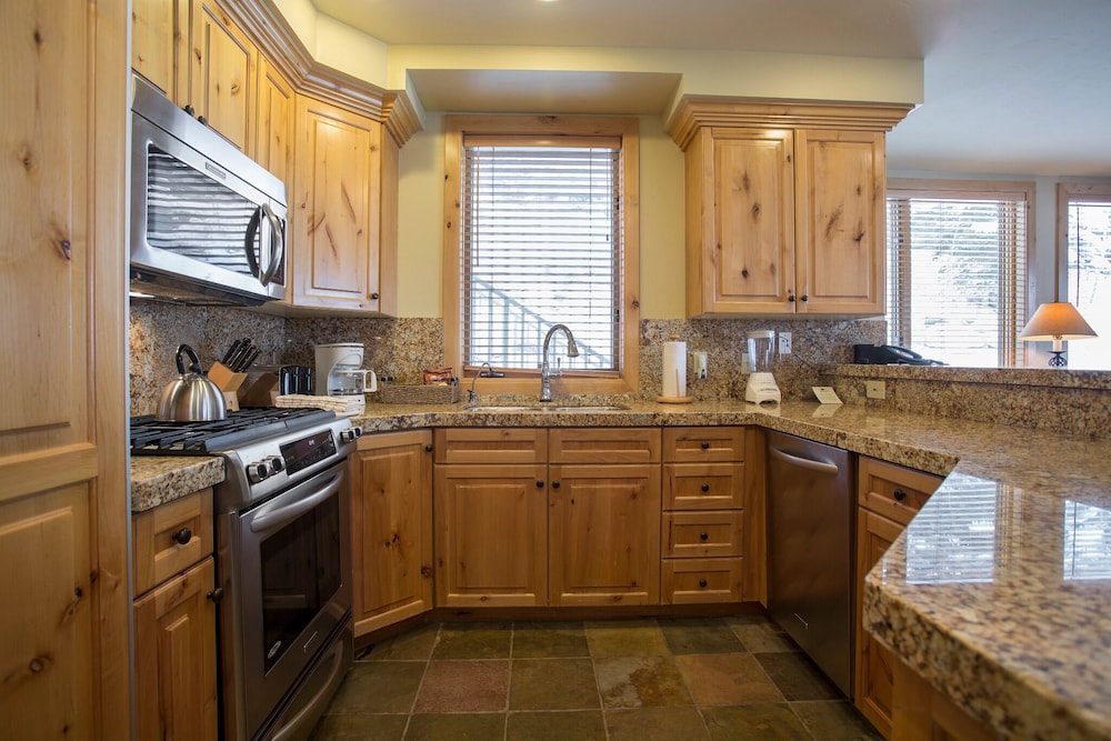 Trail's End Lodge at Deer Valley Resort - One Bedroom Residence with Spa #204 1 Condo