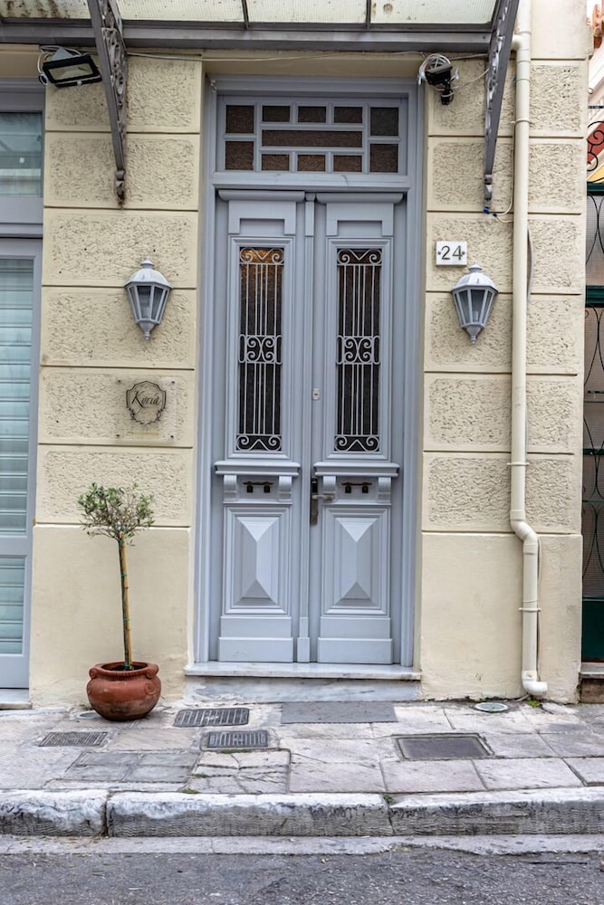 Kyria Boutique House