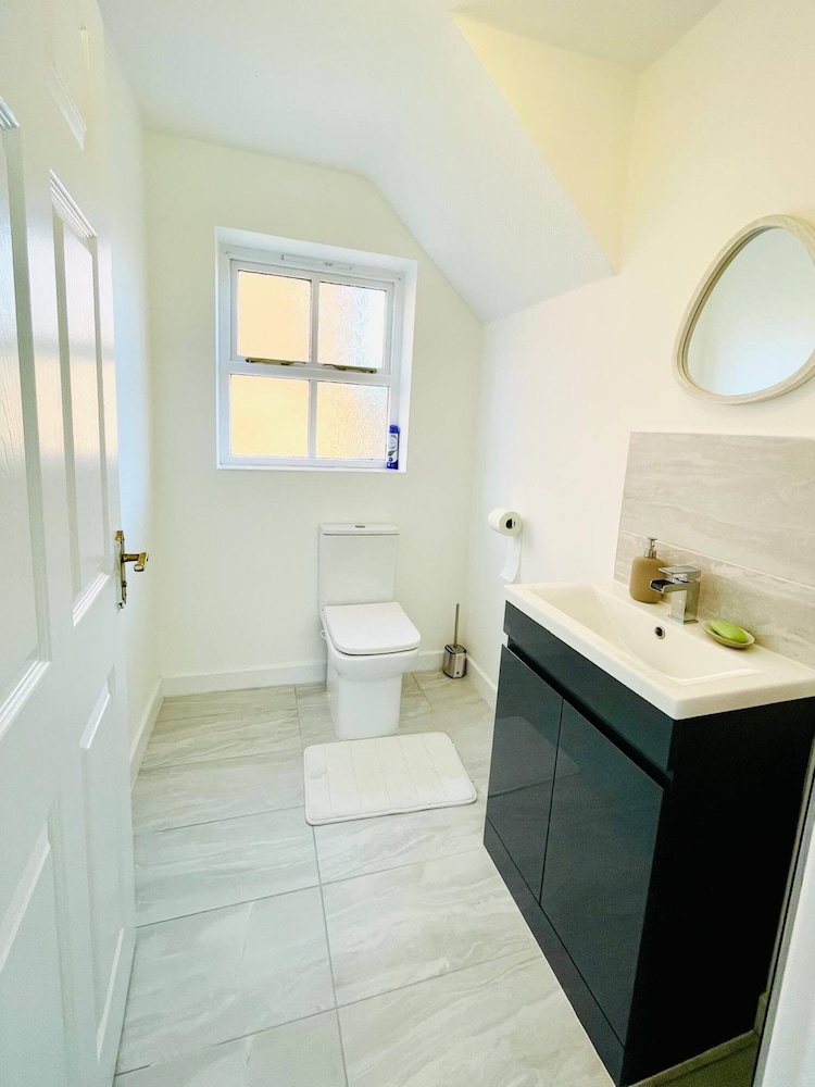 Stylish 3 BDR House With Free Parking Near Hulme