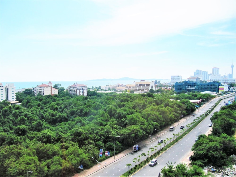 2-bed Sea View - Jomtien Beach - Sleeps 4