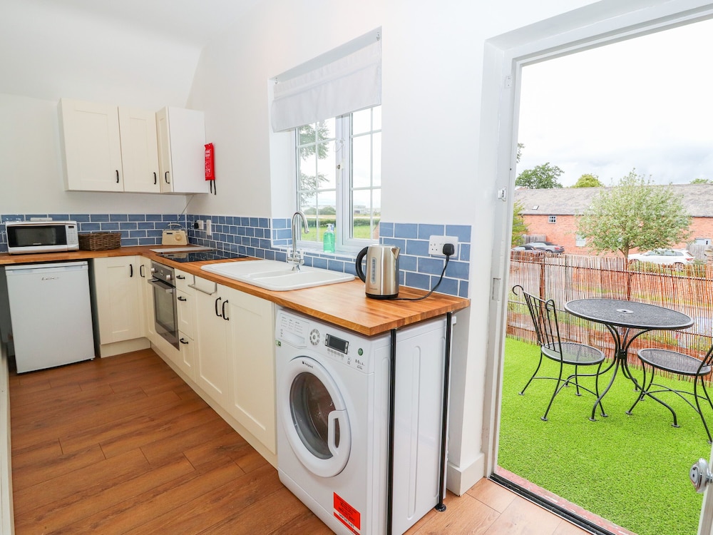 Well House Farm Flat 2 view 3