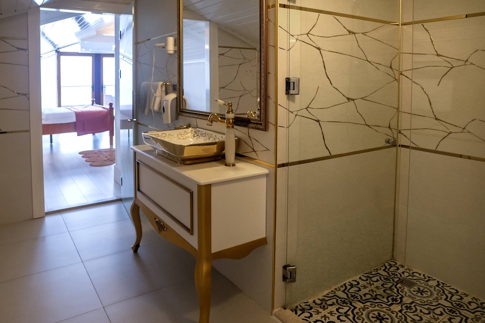 Black Lotus İzmir - Image 31