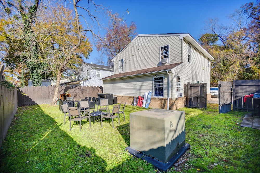 Explore & Relax! Norfolk Duplex < 1 Mi to Beach