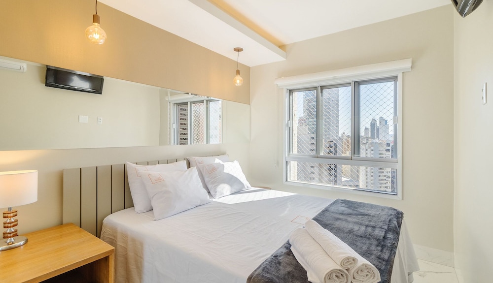 Apart w/ 2 Suites in Condominium With Pool Swr1502