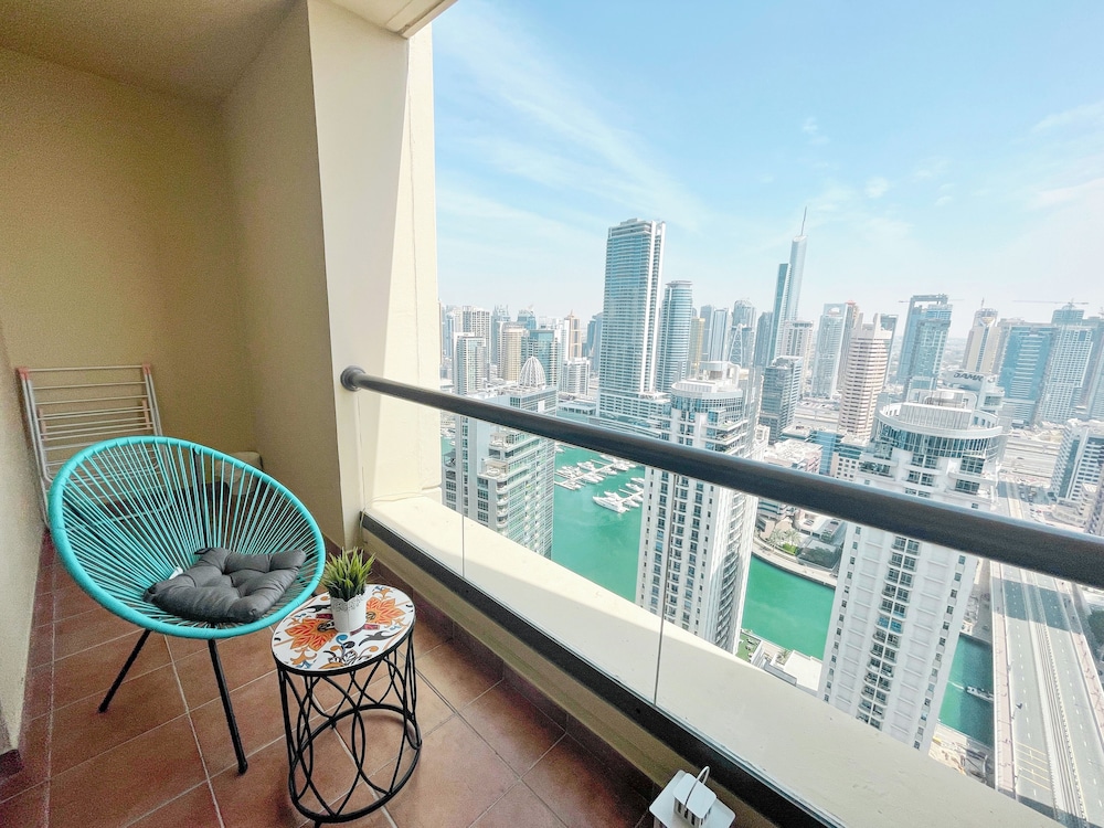 HAPPY SEASON I Amwaj apartment