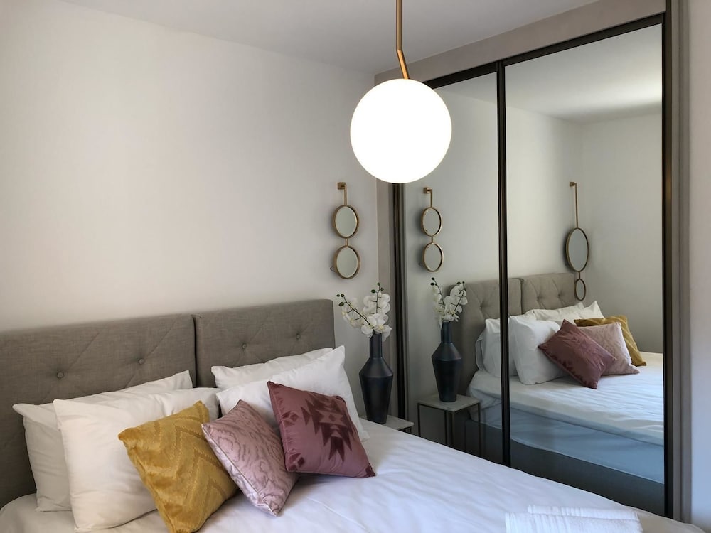 New Luxurious 2BR front old city Legacy