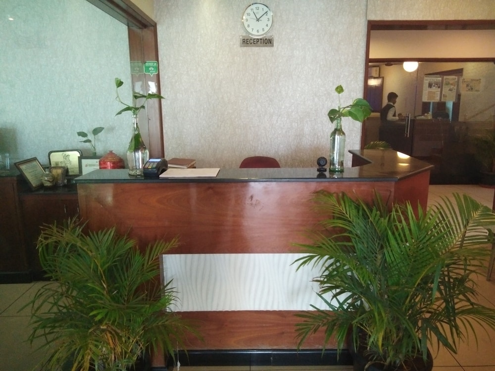 Lobby & Reception
