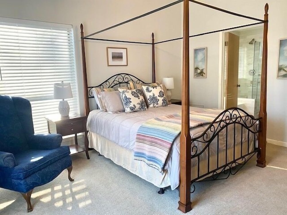 De Comal Cw C101 2 Bedroom Condo by RedAwning