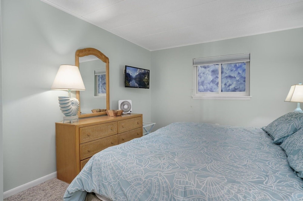 Thunder Island 139d 2 Bedroom Condo by RedAwning view 3