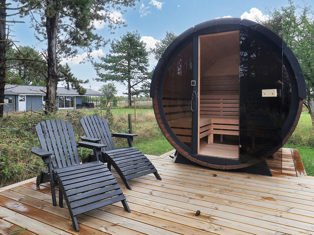 Family Retreat: Sauna & Fenced Garden view 3