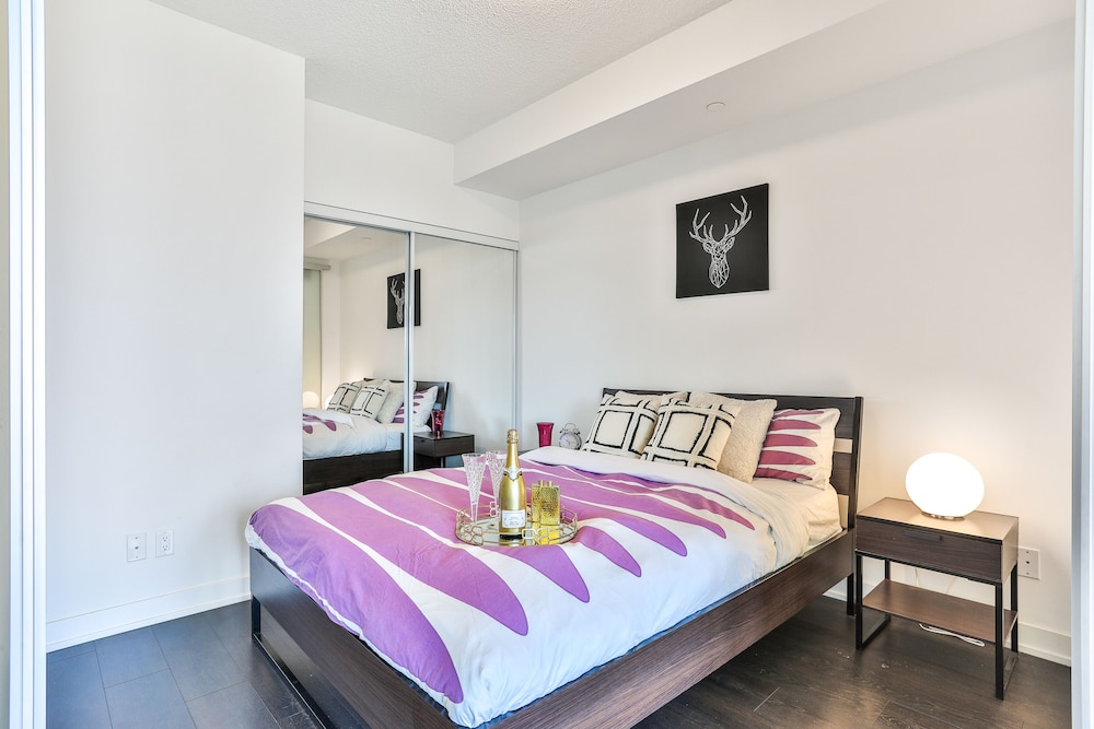 Modern Condo in Historic Fort York - Image 2