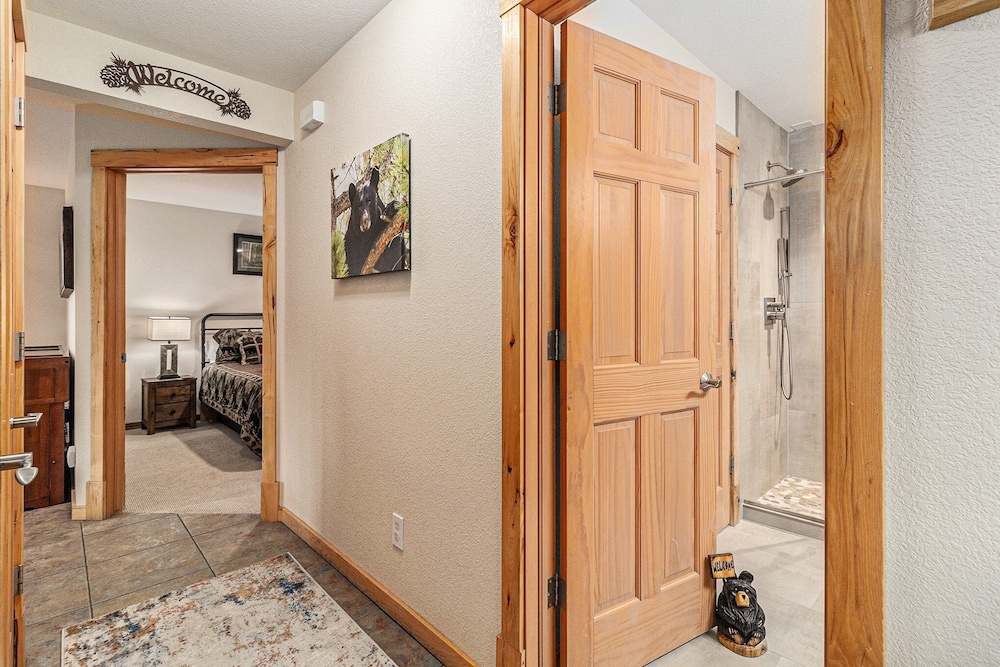 Solitude Beaver #3 - Estes Park 2 Bedroom Condo by RedAwning