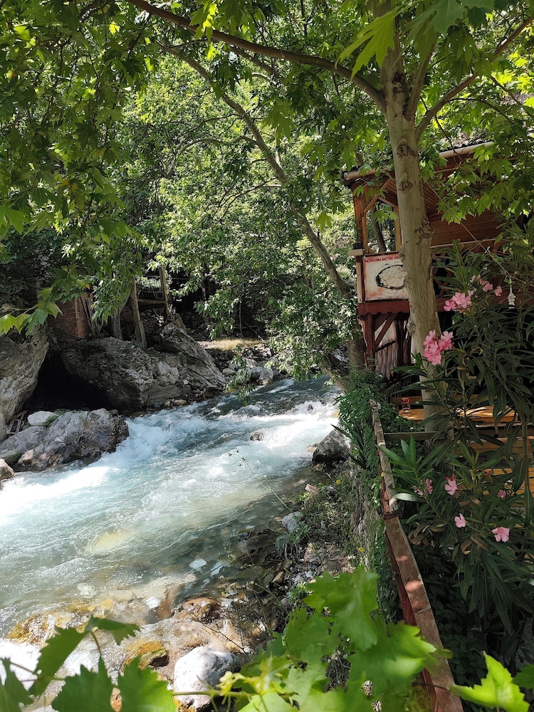 Kapuzbaşı Baştürk Tesisi