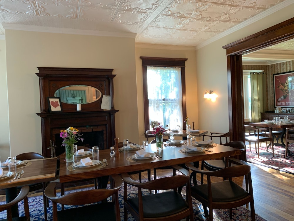 Hillholm Estate