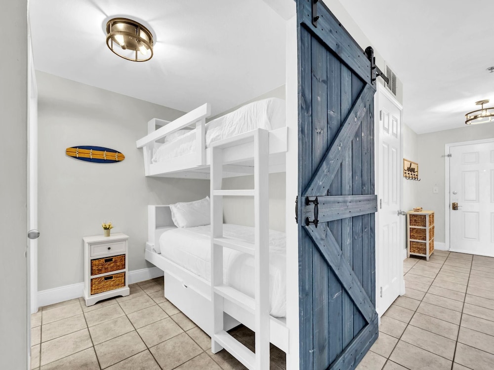 Laketown Wharf 1213
