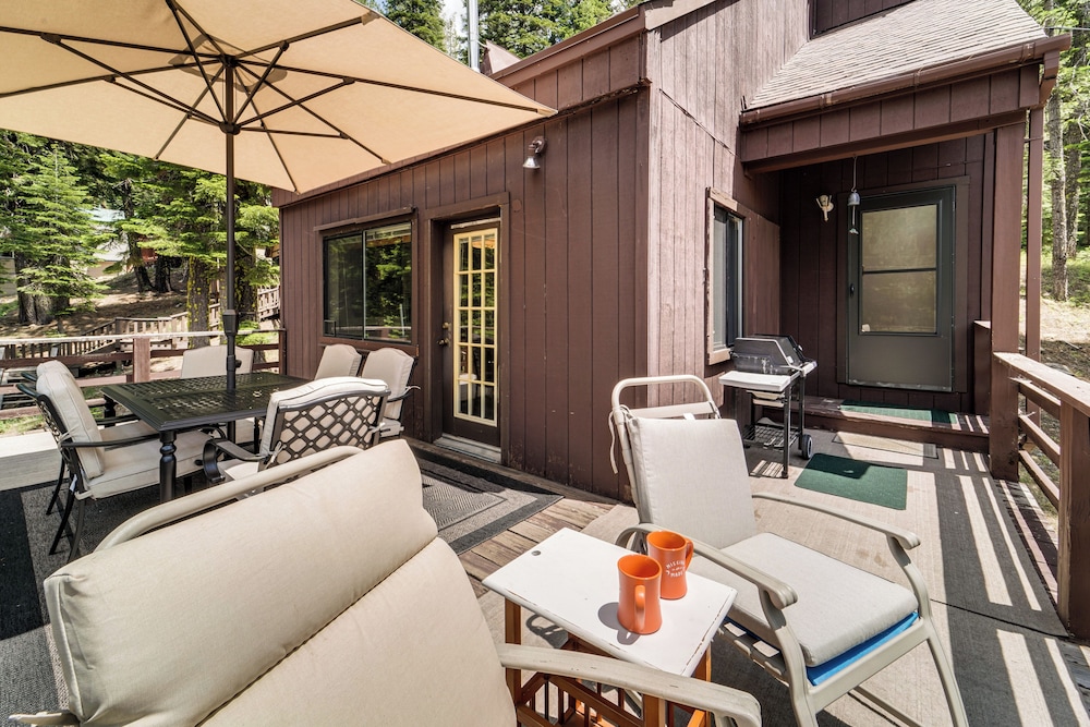 6 Mi to Downieville Downhill: Cabin w/ Mtn Views