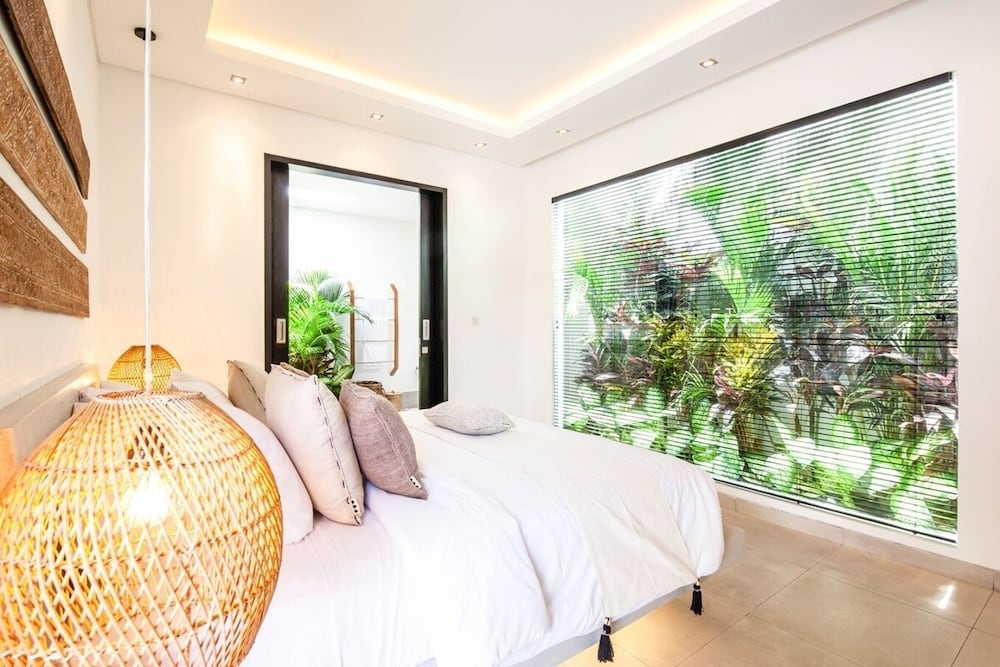 Contemporary 4BR Villa, 400m to Canggu Shore