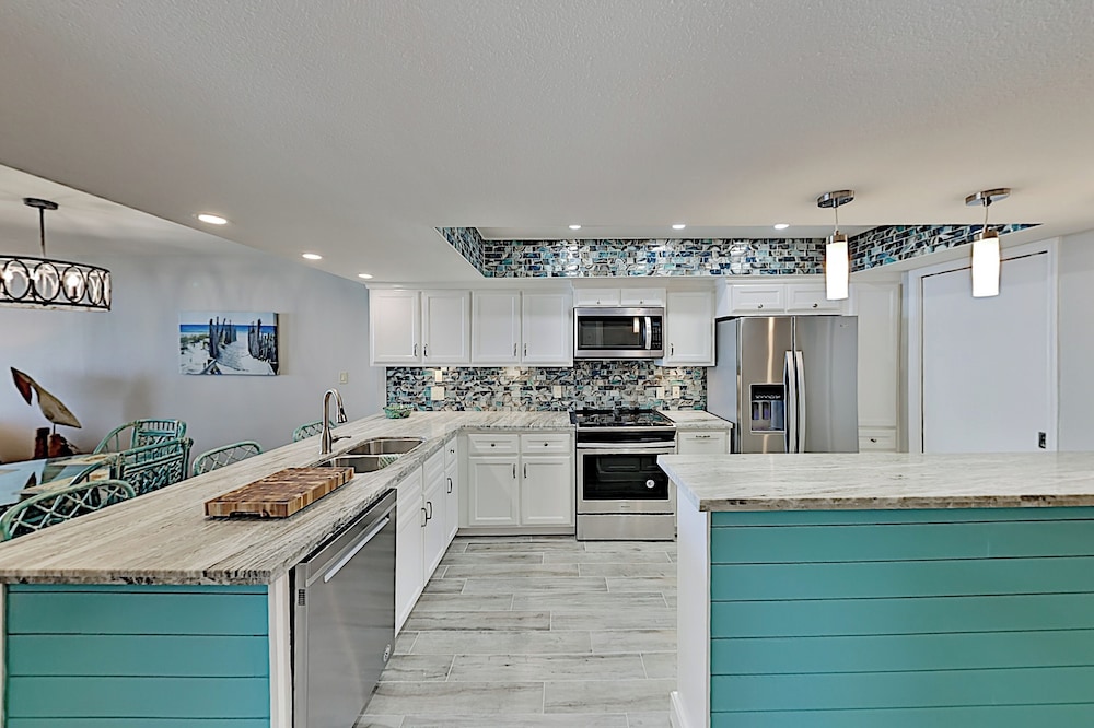 Gulf-front 2BR w/ Resort Amenities, Beach Access