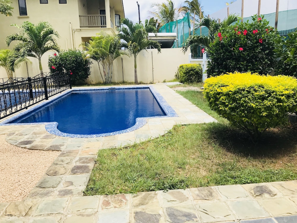 Villa Emax