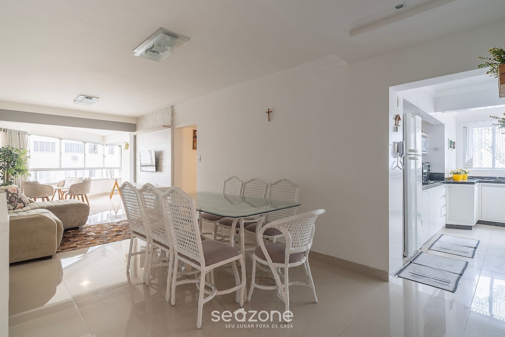 Apt 1 Block From Beach in BC Great Location Cep093