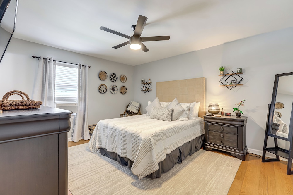 10 Mi to Downtown Macon: Family Home w/ Patio!