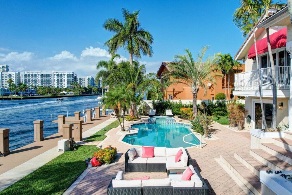 Serenity Villa Water Front