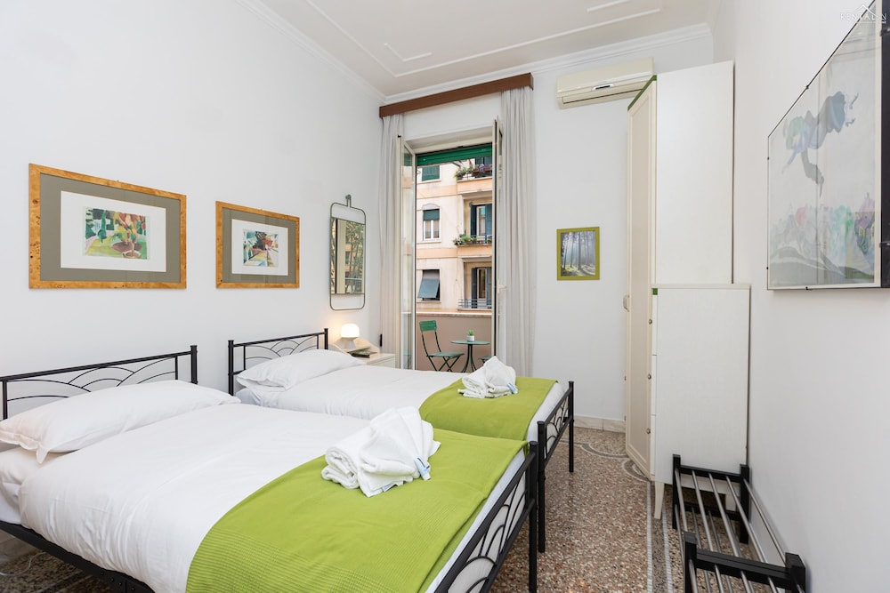 Clodia 5 Apartment