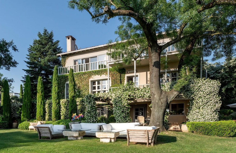 Enchanting 22 000m2 Property and Elegant 5 Bedroom Manor