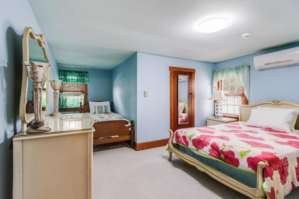 Hickman Street 208a