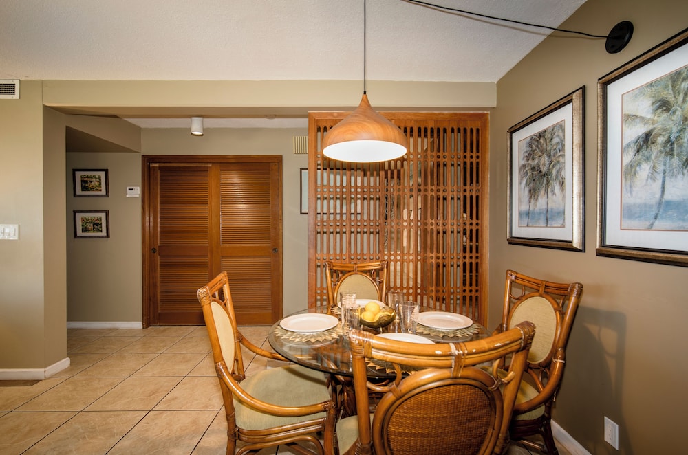 Polo Beach Club Vacation Rentals - APlus Resorts