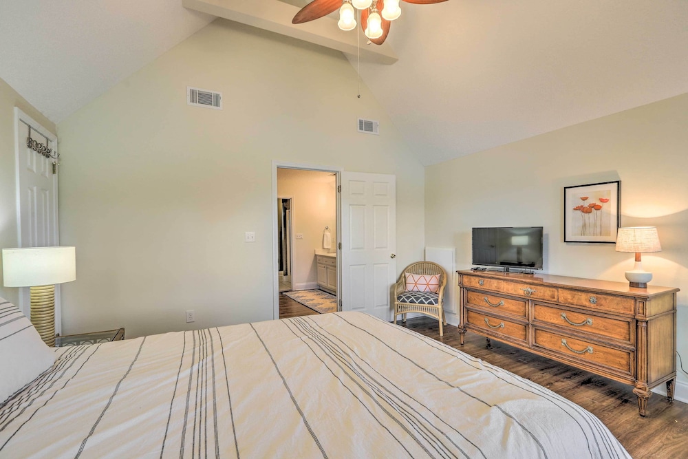 Lakefront Home w/ Entertainment Space & Dock! view 3